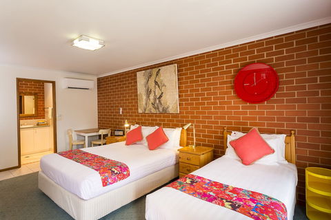 Yackandandah Motor Inn - Accommodation Redcliffe 2