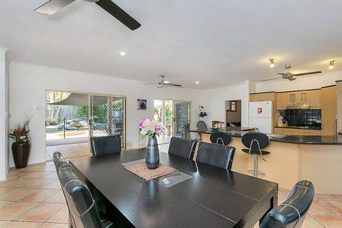Beachcomber - Accommodation Redcliffe 3
