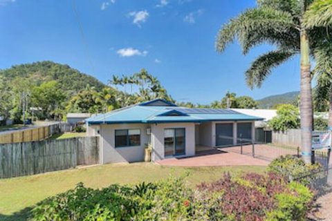 Beachcomber - Accommodation Redcliffe 0