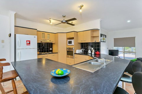 Beachcomber - Accommodation Redcliffe 4