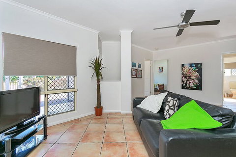 Beachcomber - Accommodation Redcliffe 5