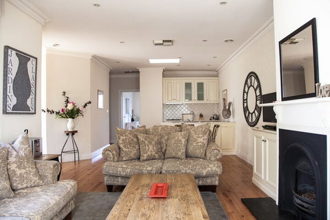 The Retreat At Stirling - Accommodation Redcliffe 4