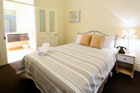 Cobb & Co House - Accommodation Redcliffe 2