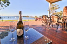 Book Summerland Point Accommodation Vacations Accommodation Redcliffe Accommodation Redcliffe