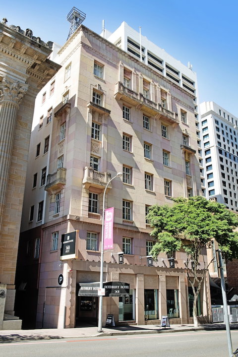 ULTIQA Rothbury Hotel - Accommodation Redcliffe 0