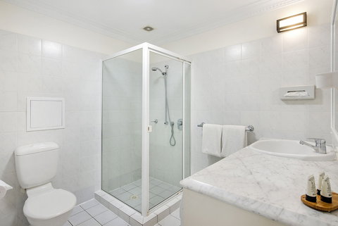 ULTIQA Rothbury Hotel - Accommodation Redcliffe 3