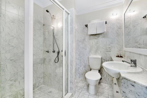 ULTIQA Rothbury Hotel - Accommodation Redcliffe 4