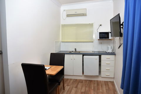 Chinchilla Motel - Accommodation Redcliffe 2