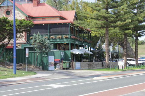 Tani Hill - Accommodation Redcliffe 5