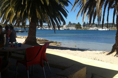 Tani Hill - Accommodation Redcliffe 2