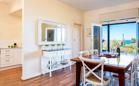 Victor Apartments - Accommodation Redcliffe 5