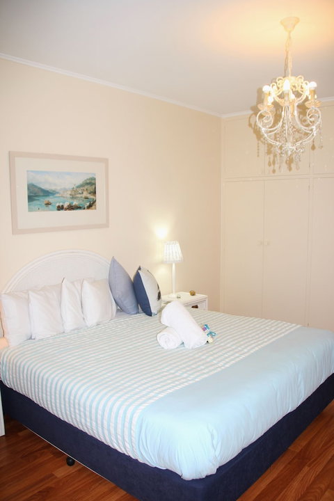 Victor Apartments - Accommodation Redcliffe 2