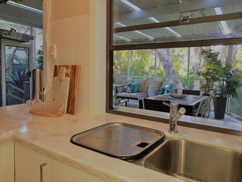 CHILL OUT BEACH HOUSE At FORSTER - Accommodation Redcliffe 5