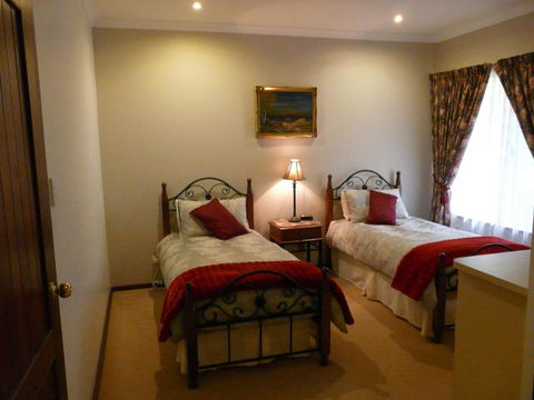 Country Charm Retreat B & B - Accommodation Redcliffe 6