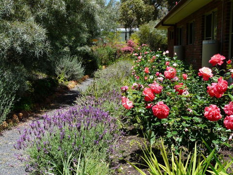 Country Charm Retreat B & B - Accommodation Redcliffe 1