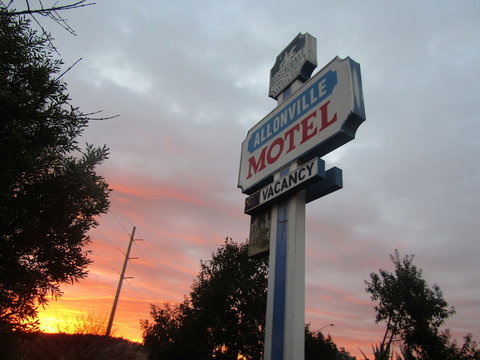 Allonville Motel - Accommodation Redcliffe 2