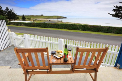 At The Beach & Not Quite At The Beach Holiday Cottages Stanley - Accommodation Redcliffe 6