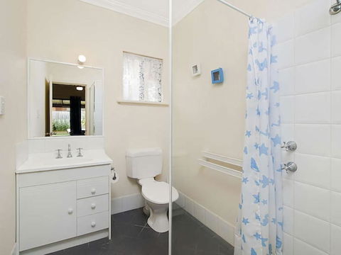 Holiday On The Terrace - Accommodation Redcliffe 3