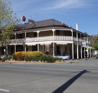 Seven Creeks Hotel - Accommodation Redcliffe