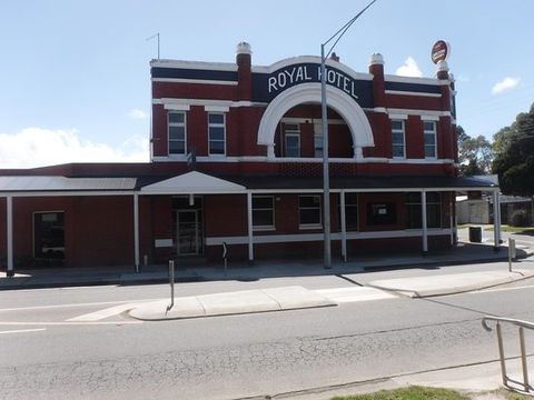 Royal Hotel - Accommodation Redcliffe 0