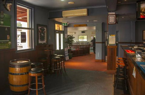 Royal Hotel Restaurant - Accommodation Redcliffe 0