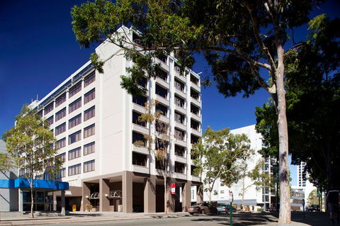 Mezethes Greek Taverna - Accommodation Redcliffe 0