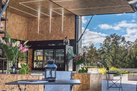 The Pop Inn By Wine Bar Co. - Accommodation Redcliffe 1