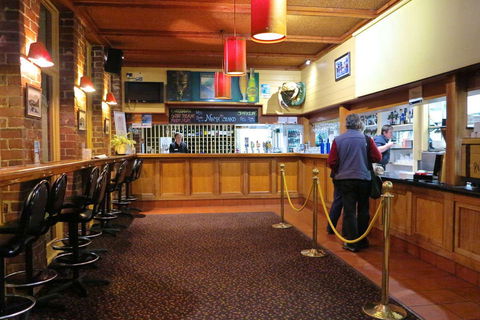 Hamers Hotel Bar And Grill - Accommodation Redcliffe 0