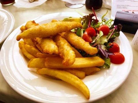 Restaurant And Bar At Noosa Heads Surf Club - Accommodation Redcliffe 0