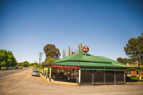 Wombat Hotel - Accommodation Redcliffe 0