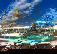 Oasis Pool Bar - Accommodation Redcliffe