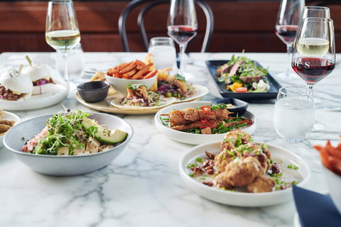 Hotel Sorrento Restaurant - Accommodation Redcliffe 2