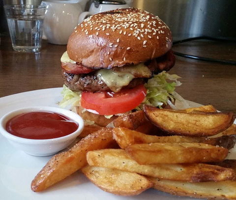 Kardinia Outlet Cafe - Accommodation Redcliffe 0