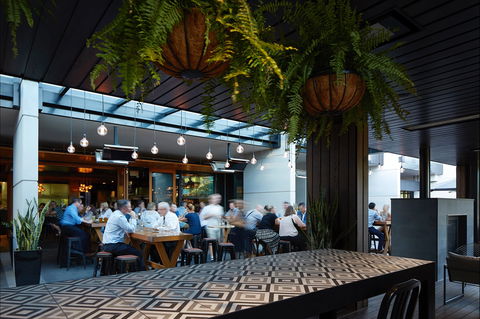 Ostani Lounge, Bar & Restaurant - Accommodation Redcliffe 1