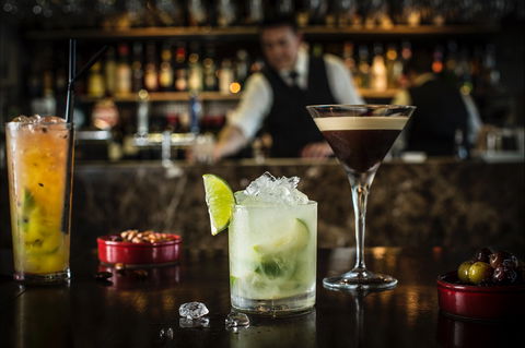 Ostani Lounge, Bar & Restaurant - Accommodation Redcliffe 2