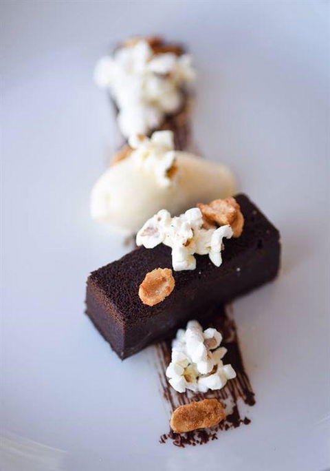 Linq Bar Restaurant - Accommodation Redcliffe 6