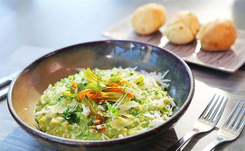 St James Hotel Restaurant - Accommodation Redcliffe 7