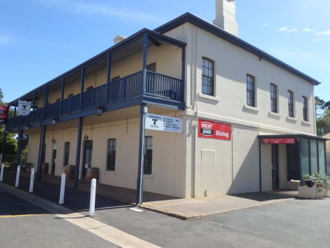 Terminus Hotel - Accommodation Redcliffe 0