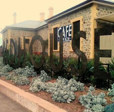 Red House - Accommodation Redcliffe 4