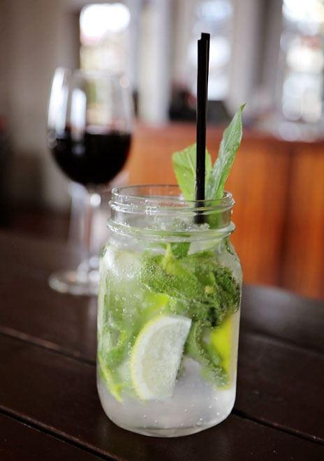 Tradewinds Bar & Bistro - Accommodation Redcliffe 6