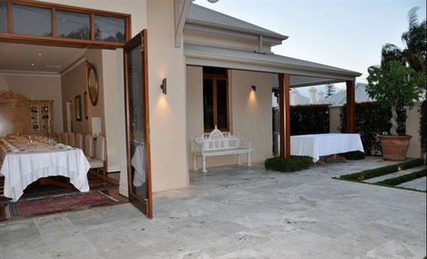 The Courtyard - Accommodation Redcliffe 8