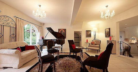 Kokomo's - Accommodation Redcliffe 9