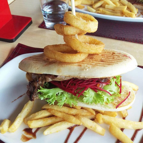 Dundee’s Restaurant On The Waterfront - Accommodation Redcliffe 9