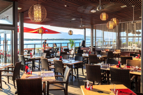 Dundee’s Restaurant On The Waterfront - Accommodation Redcliffe 3