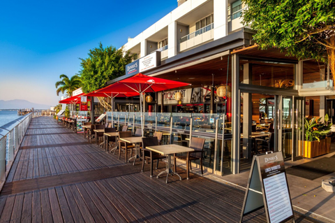 Dundee’s Restaurant On The Waterfront - Accommodation Redcliffe 4