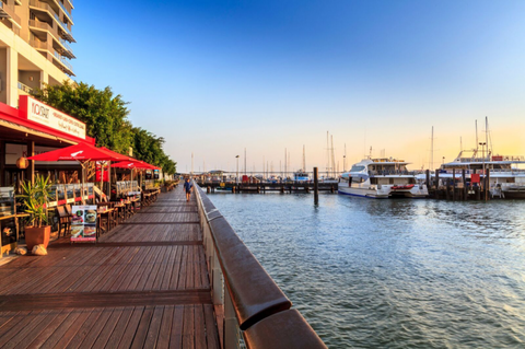 Dundee’s Restaurant On The Waterfront - Accommodation Redcliffe 5