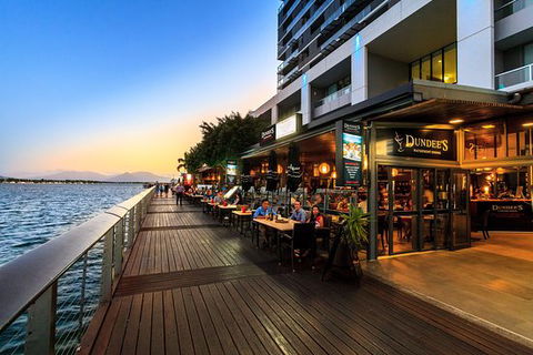 Dundee’s Restaurant On The Waterfront - Accommodation Redcliffe 17