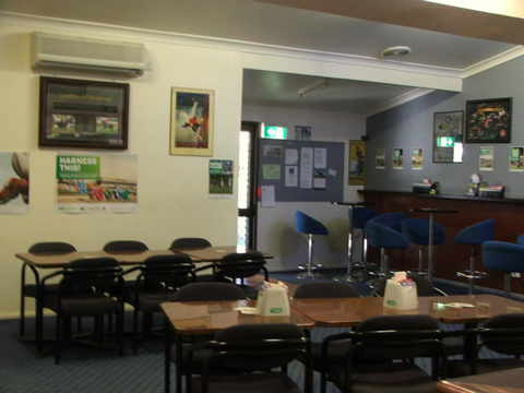 Old Bar Tavern - Accommodation Redcliffe 4