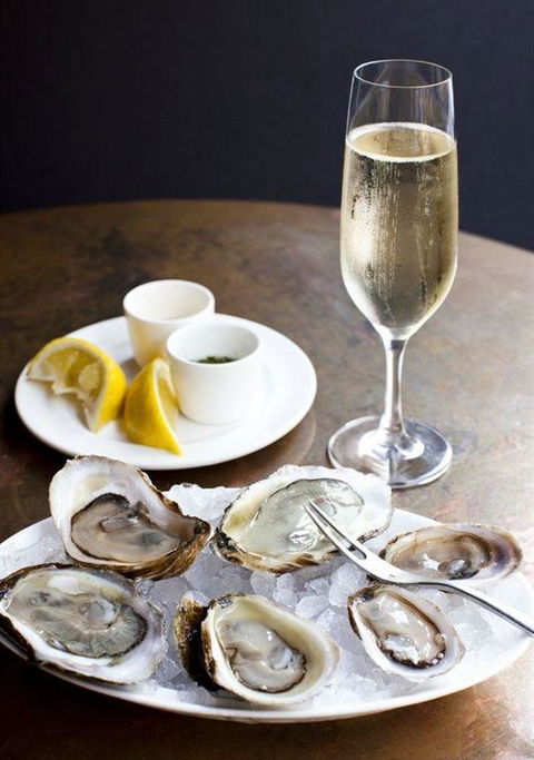 RST Seafood Restaurant - Accommodation Redcliffe 3