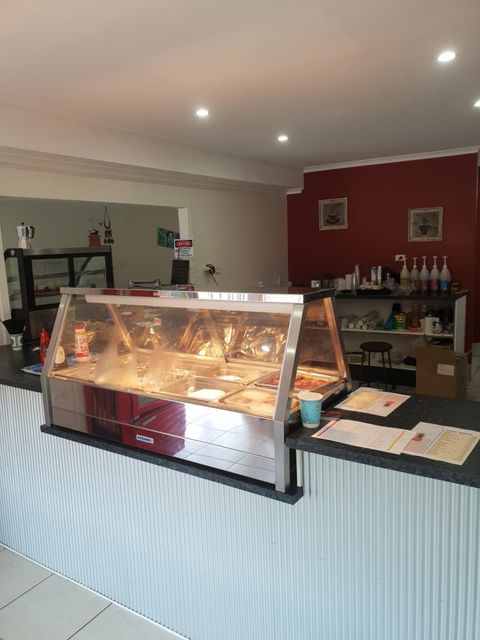 Red Centre Cafe And Takeaway - Accommodation Redcliffe 5
